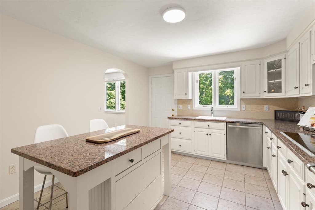 24 Minihans Ln, Quincy MA 02169 photo 12