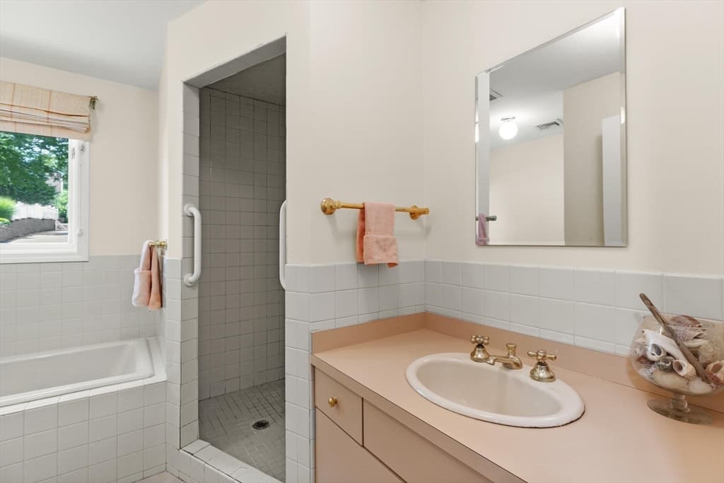 24 Minihans Ln, Quincy MA 02169 photo 18