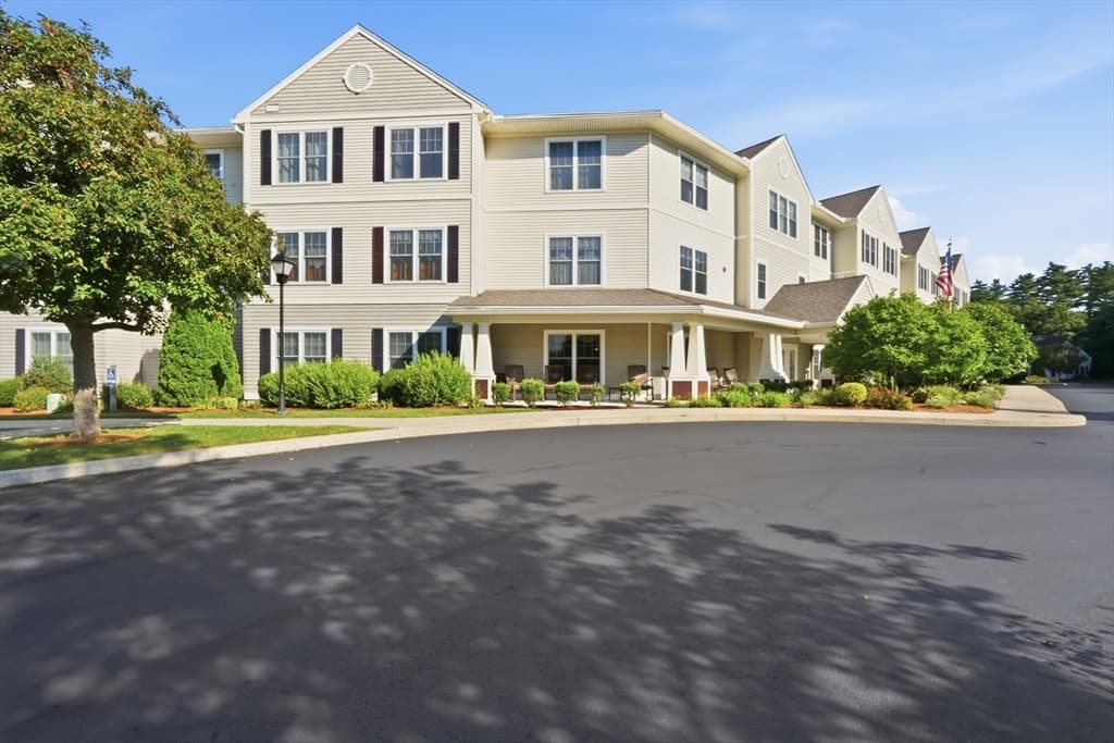 Condominium at 7 Crescent Way # 306, Sturbridge MA 01518, Sturbridge, photo 3 of 42