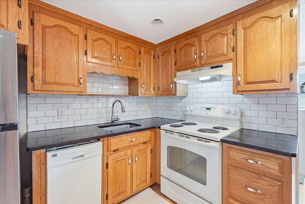 152 Davis St, Quincy MA 02170 photo 10