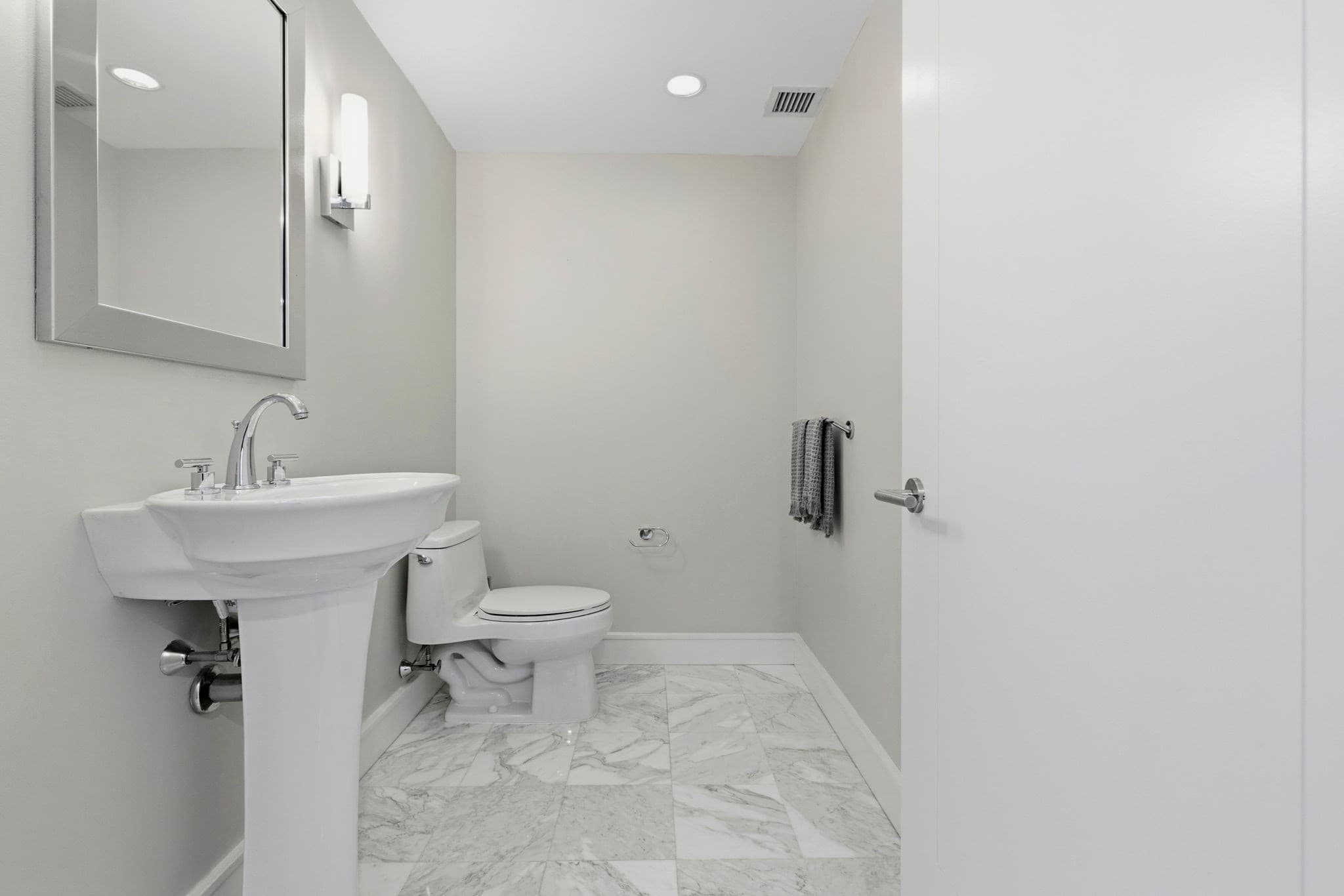 Condominium at 3 Battery Wharf # 3501, Boston MA 02109, photo 8 of 22