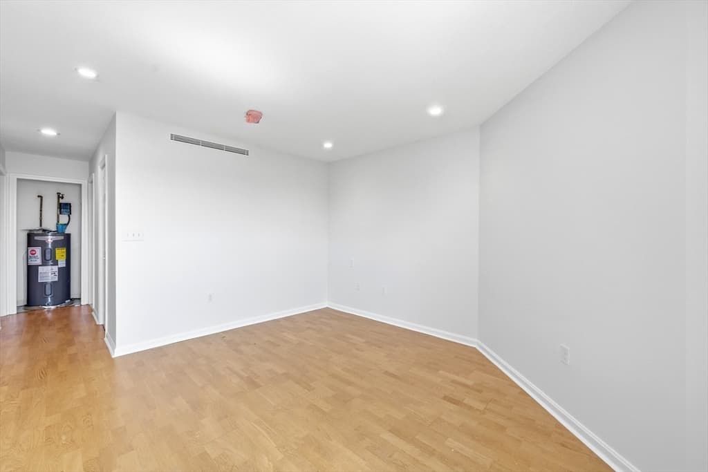 Condominium at 165 Cottage # 701, Chelsea MA 01250, Chelsea, photo 13 of 37