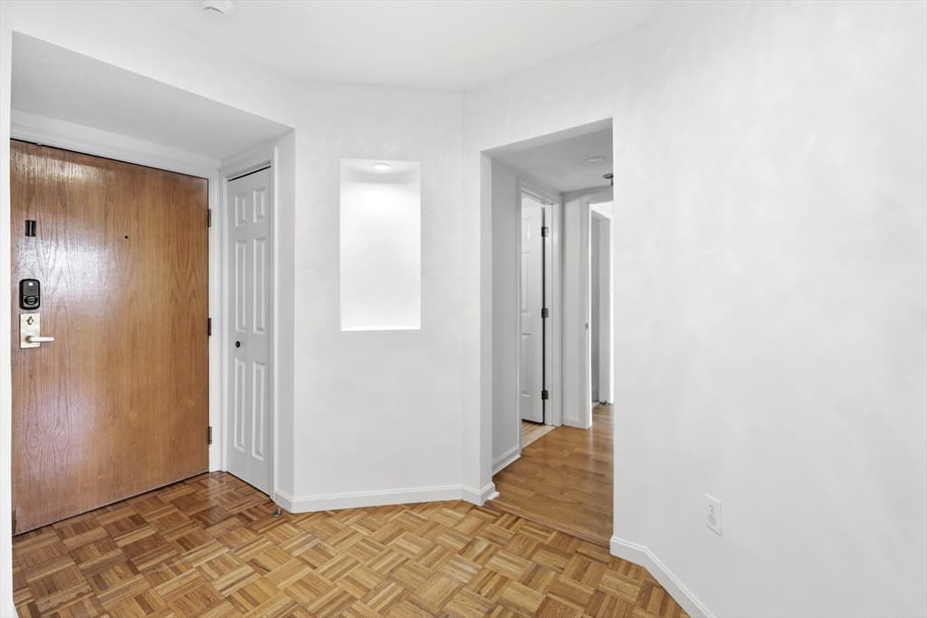 Condominium at 165 Cottage # 701, Chelsea MA 01250, Chelsea, photo 17 of 37