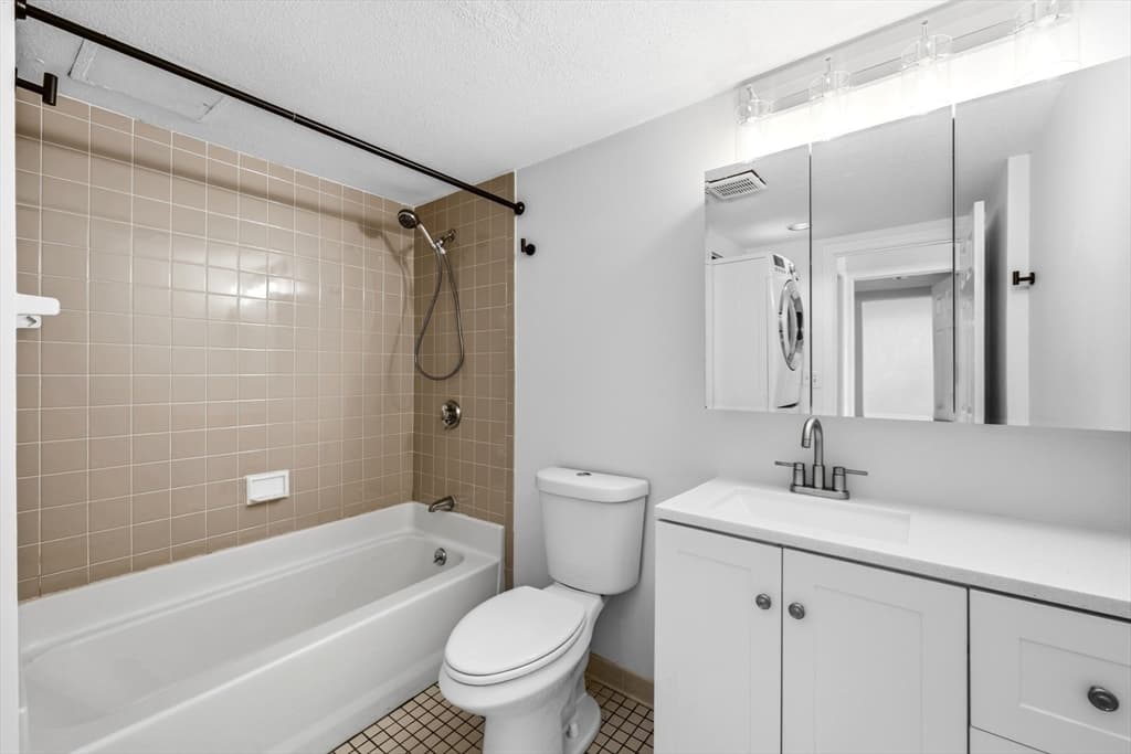 Condominium at 165 Cottage # 701, Chelsea MA 01250, Chelsea, photo 16 of 37