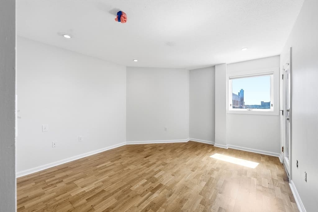 Condominium at 165 Cottage # 701, Chelsea MA 01250, Chelsea, photo 12 of 37