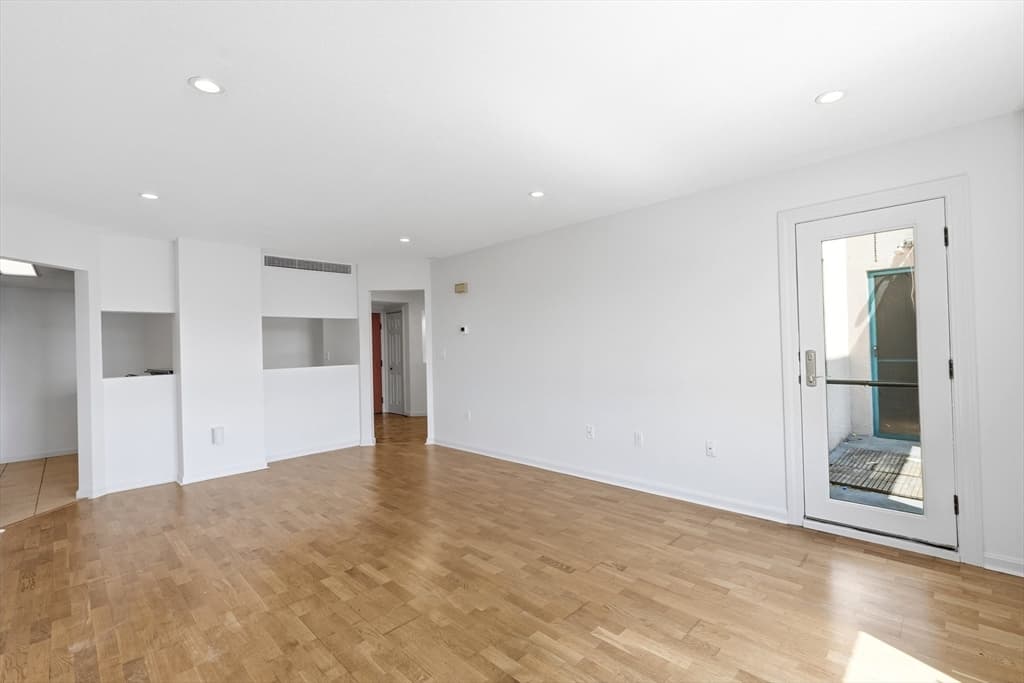 Condominium at 165 Cottage # 701, Chelsea MA 01250, Chelsea, photo 5 of 37