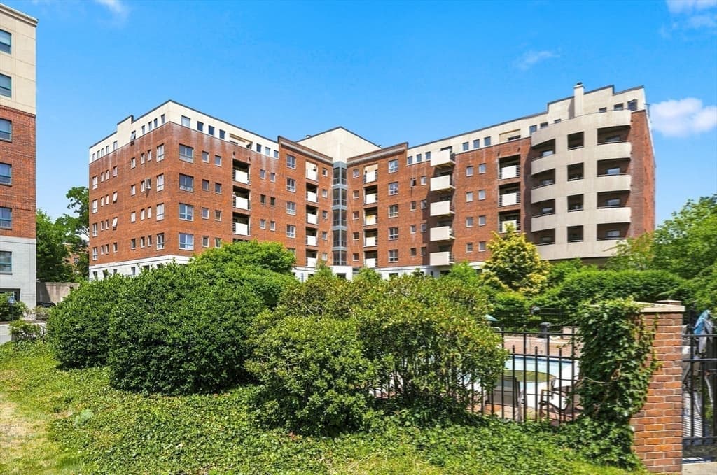 Condominium at 165 Cottage # 701, Chelsea MA 01250, Chelsea, photo 33 of 37