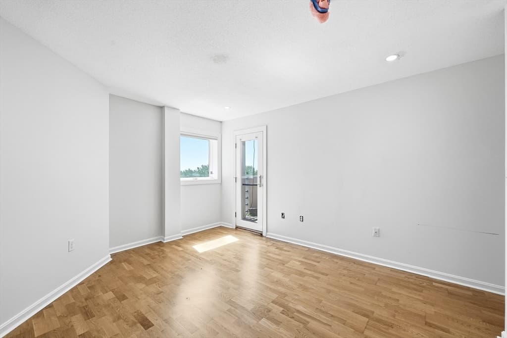 Condominium at 165 Cottage # 701, Chelsea MA 01250, Chelsea, photo 11 of 37