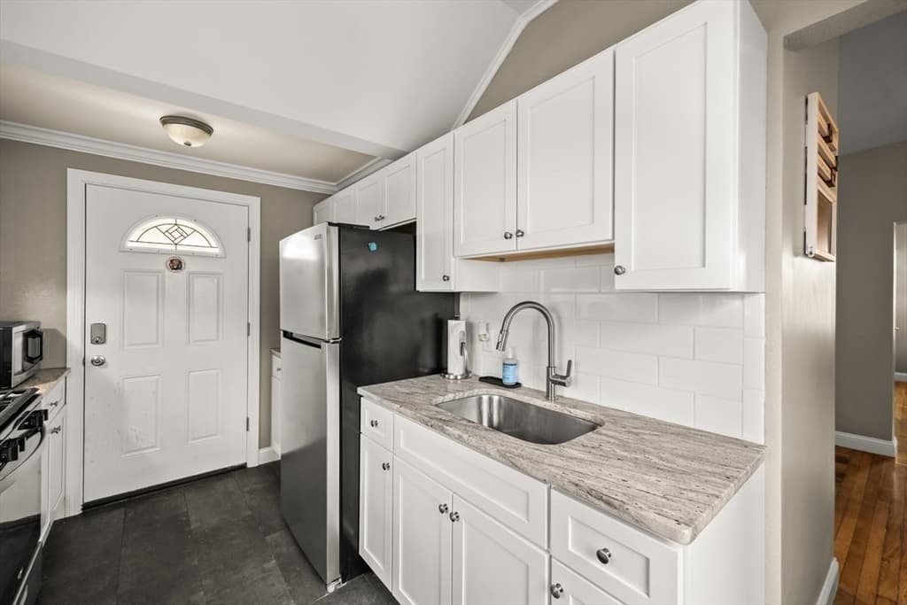 315 Washington St, Fall River MA 02721 photo 2