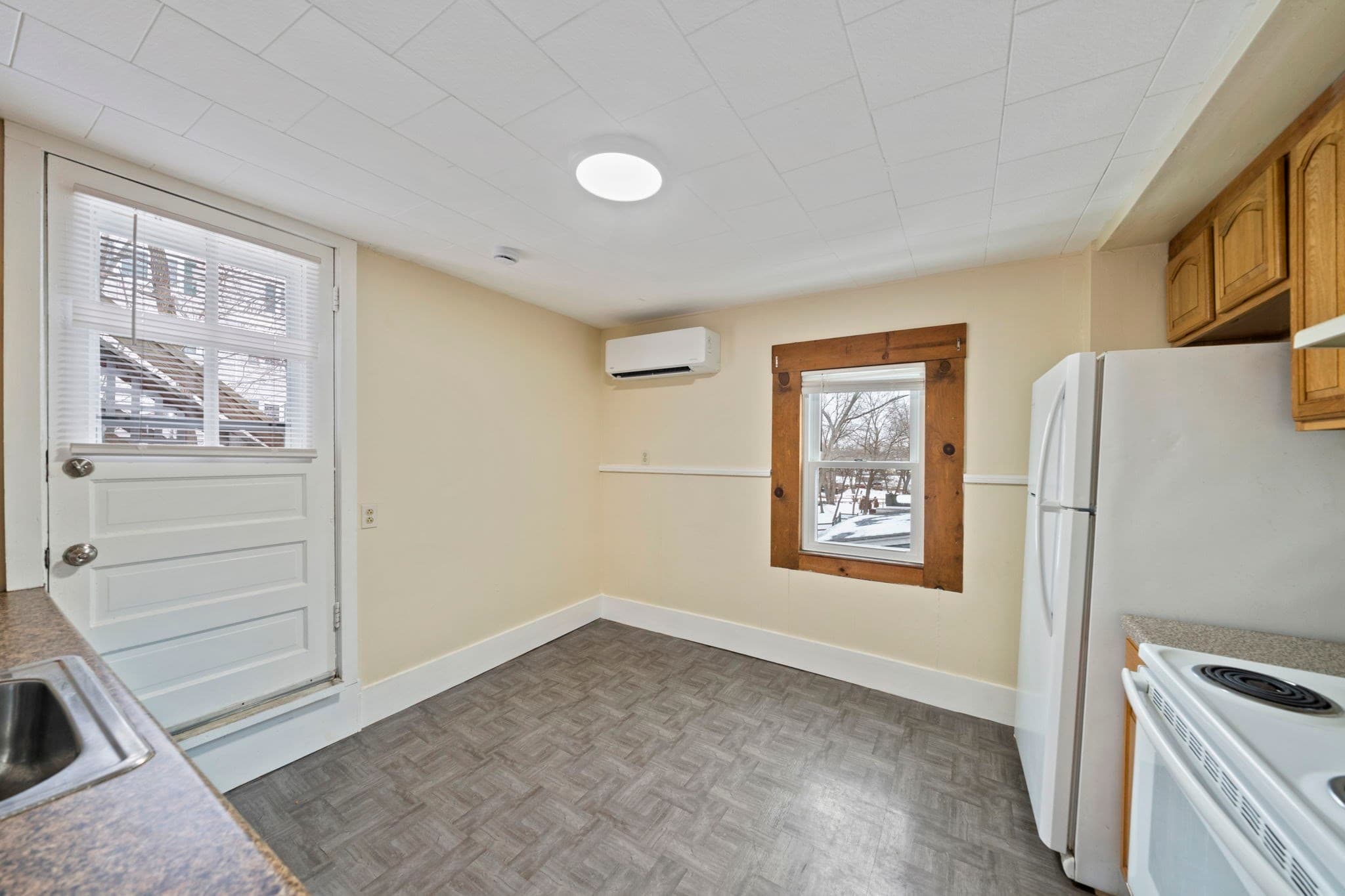 3 Family - 3 Units Up/Down at 3 Revere Ct, Canton MA 02021, Canton, photo 6 of 39