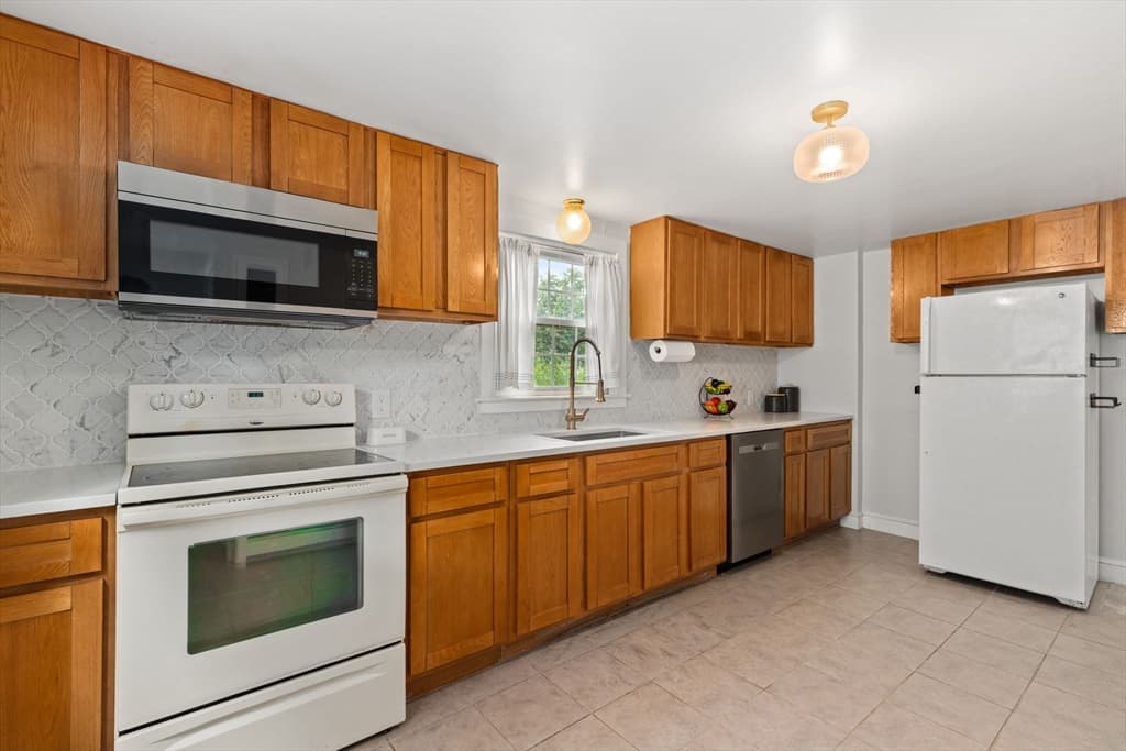 105 Patterson St, Attleboro MA 02703 photo 9