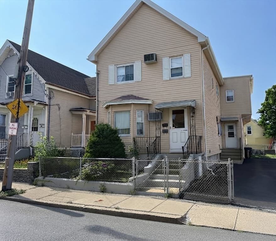 16 Carter St, Everett MA 02149 photo 2