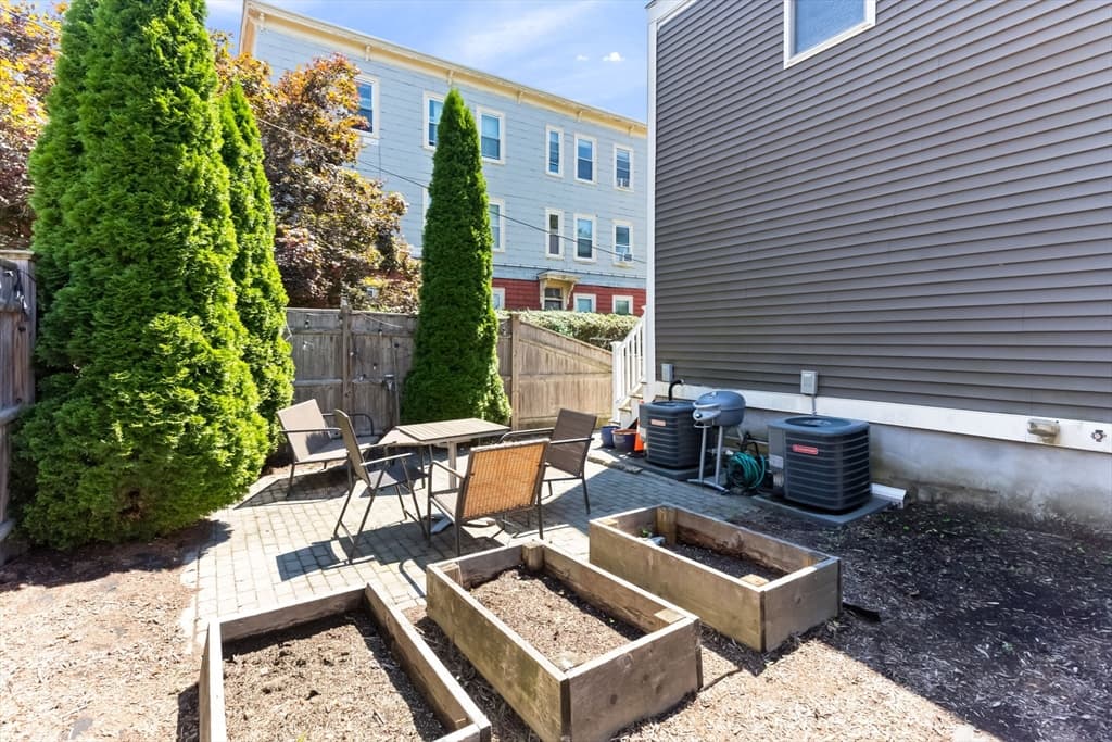 327-329 Hurley St # 2, Cambridge MA 02141 photo 34