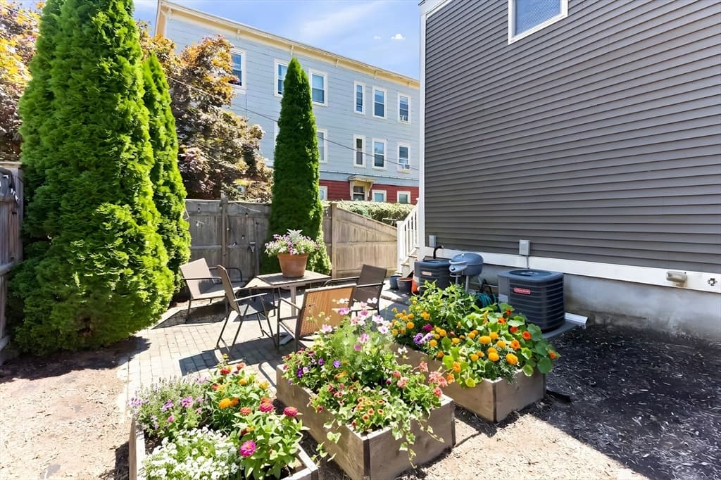 327-329 Hurley St # 2, Cambridge MA 02141 photo 33