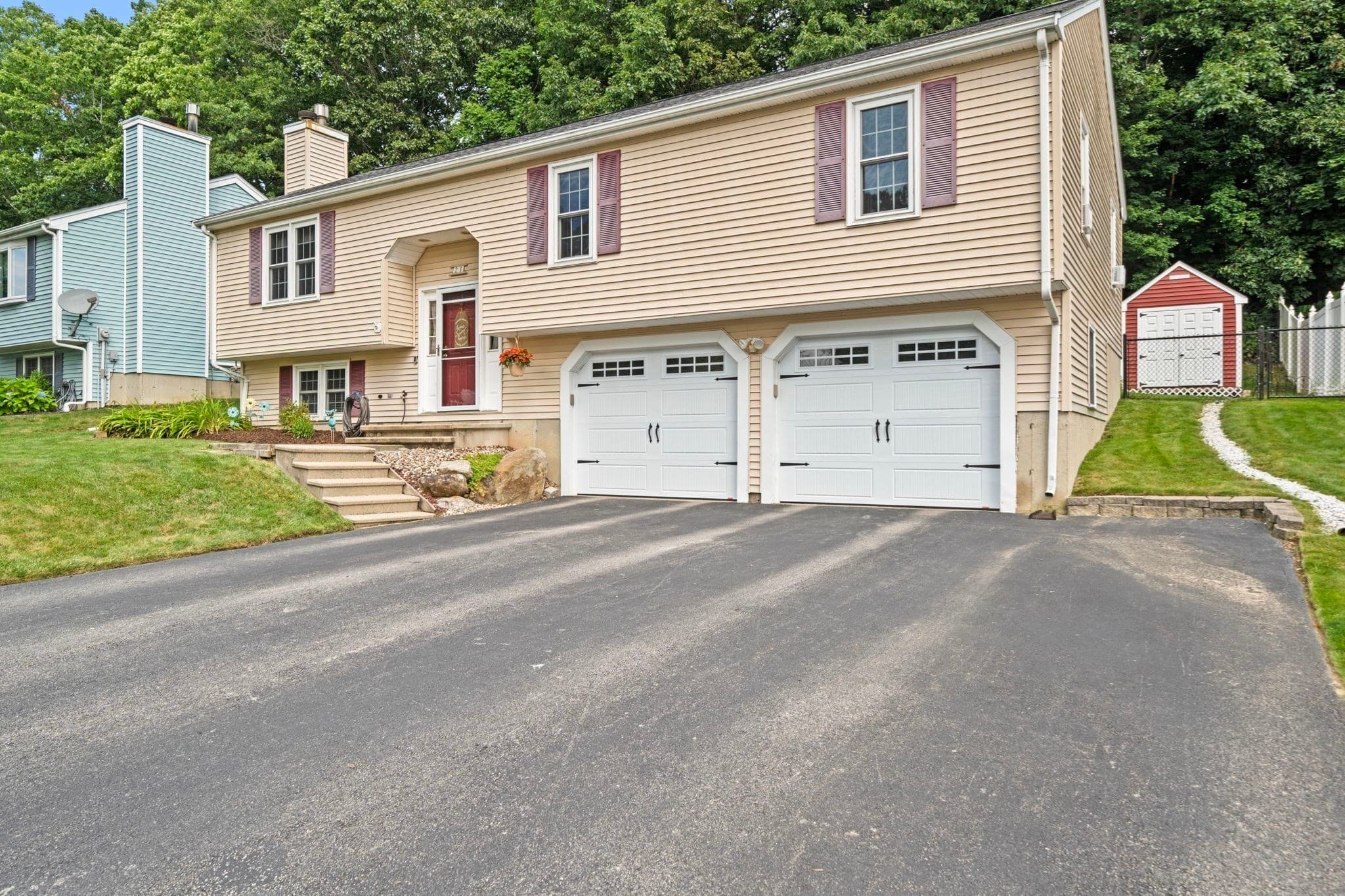 Single Family Residence at 21 Corinth, Worcester MA 01606, photo 2 of 37