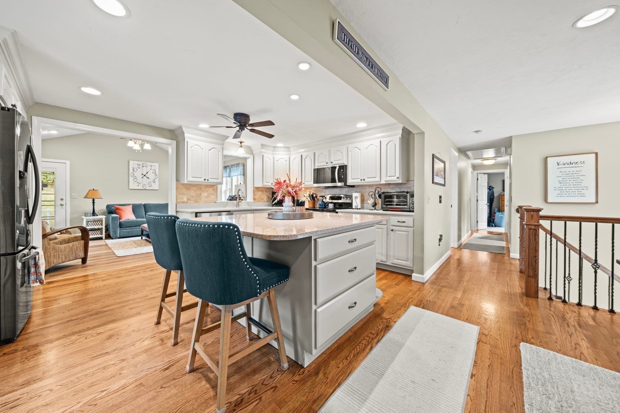Single Family Residence at 21 Corinth, Worcester MA 01606, photo 6 of 37