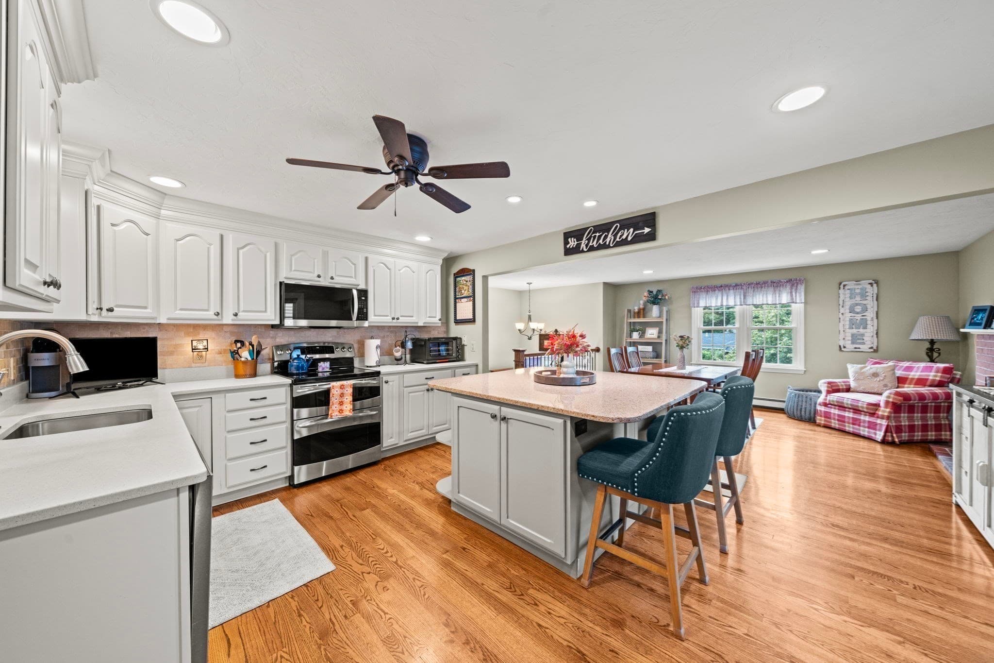 Single Family Residence at 21 Corinth, Worcester MA 01606, photo 7 of 37