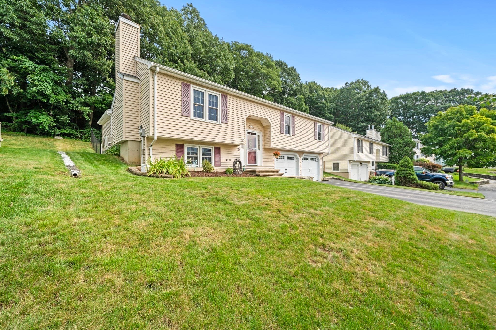 Single Family Residence at 21 Corinth, Worcester MA 01606, photo 3 of 37