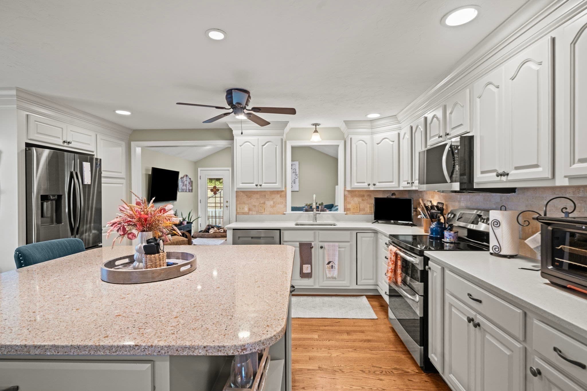 Single Family Residence at 21 Corinth, Worcester MA 01606, photo 5 of 37