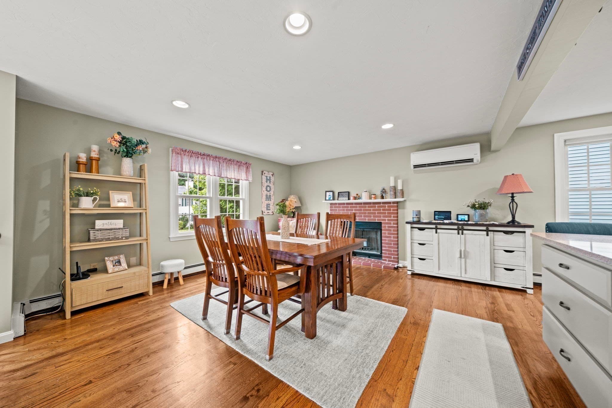 Single Family Residence at 21 Corinth, Worcester MA 01606, photo 10 of 37