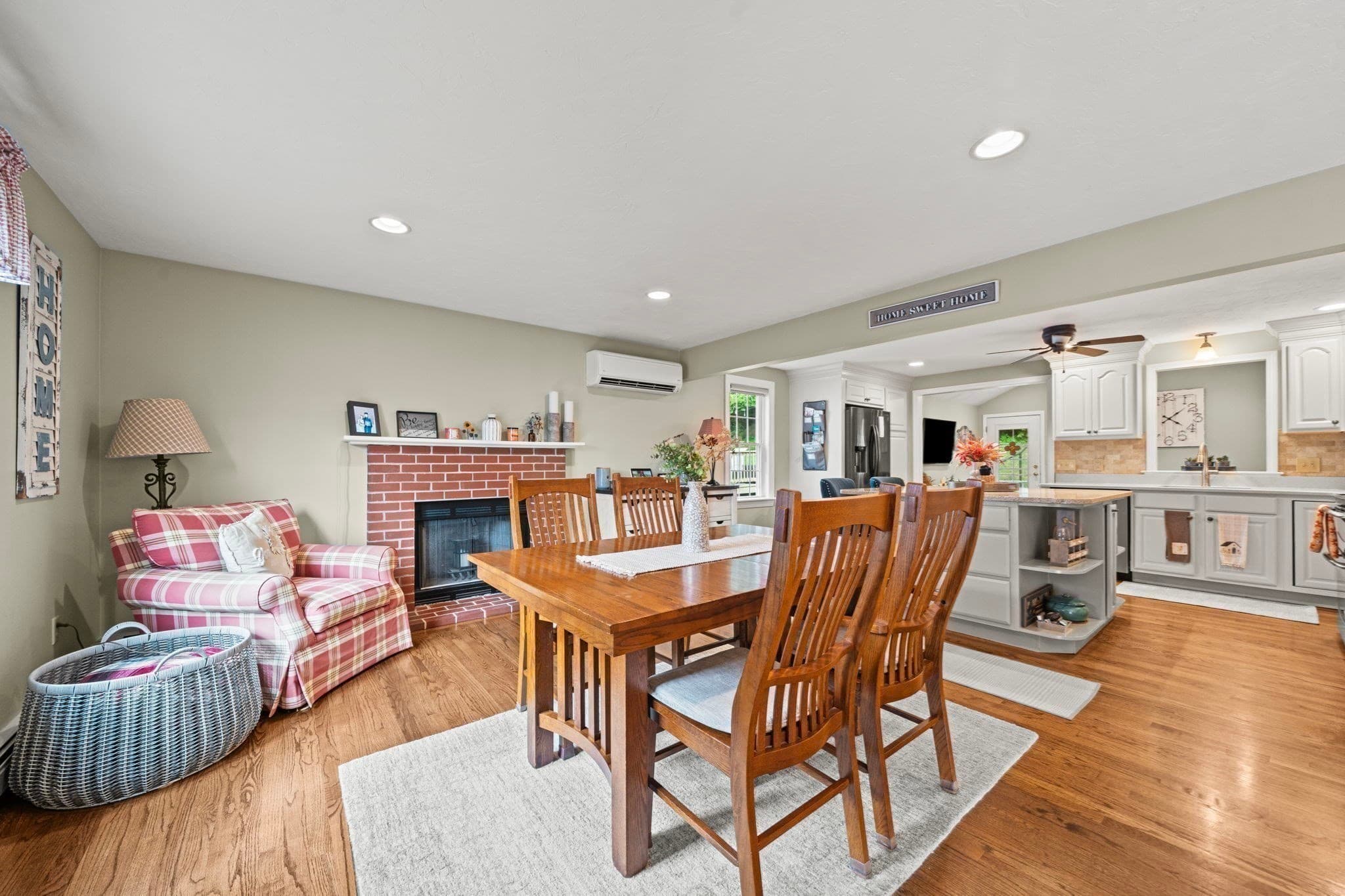Single Family Residence at 21 Corinth, Worcester MA 01606, photo 11 of 37
