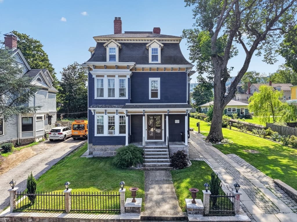 153 Belmont St, Fall River MA 02720