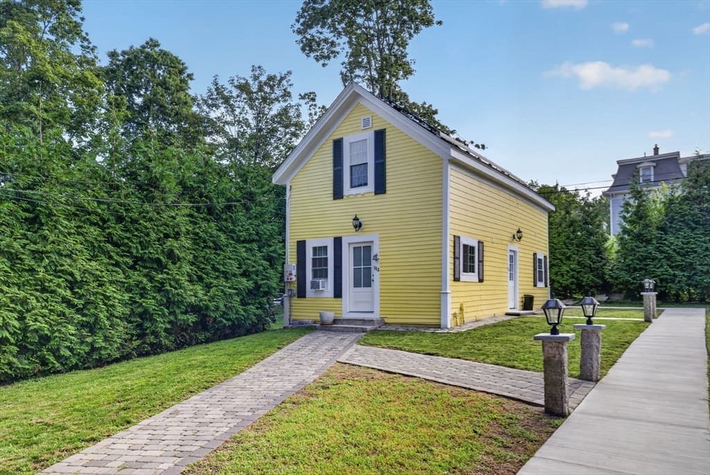 153 Belmont St, Fall River MA 02720 photo 4
