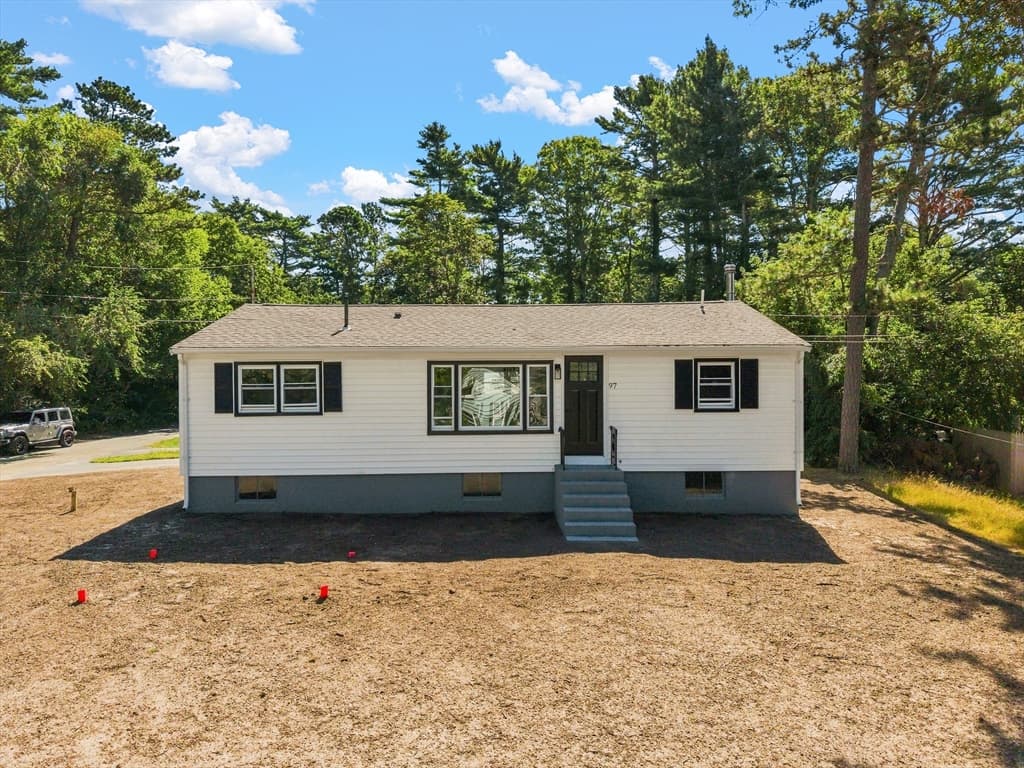 97 Plymouth Ave, Wareham MA 02538