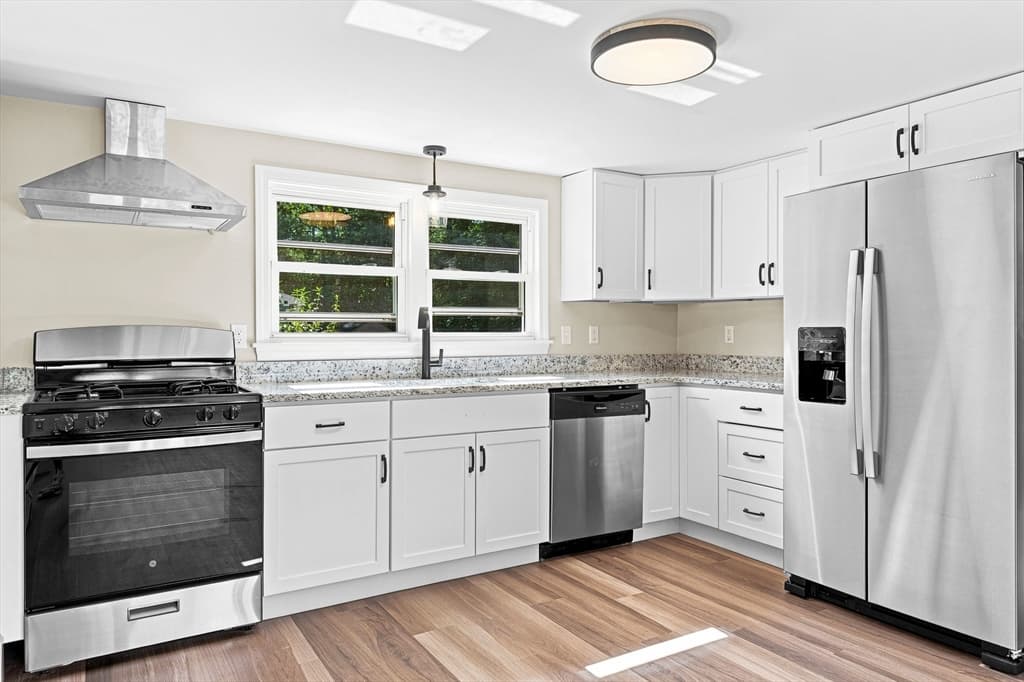 97 Plymouth Ave, Wareham MA 02538 photo 8
