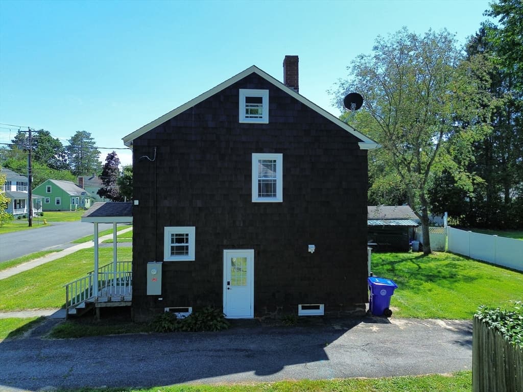 Single Family Residence at 408 Davis St, Greenfield MA 01301, Greenfield, photo 6 of 26