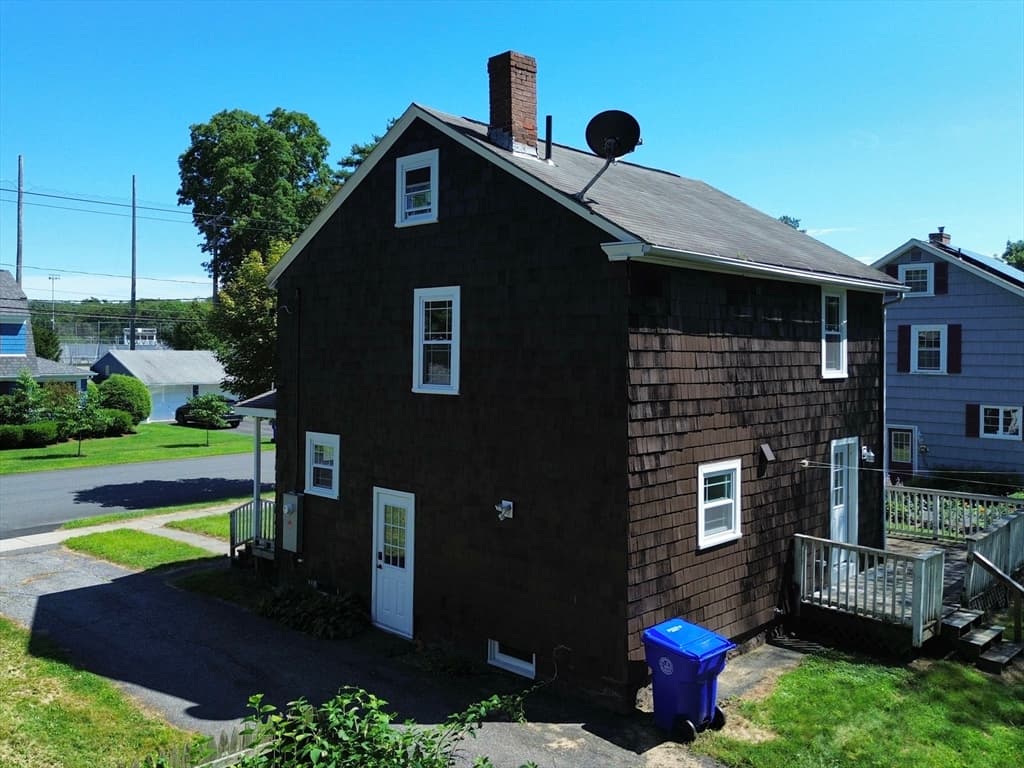 Single Family Residence at 408 Davis St, Greenfield MA 01301, Greenfield, photo 5 of 26