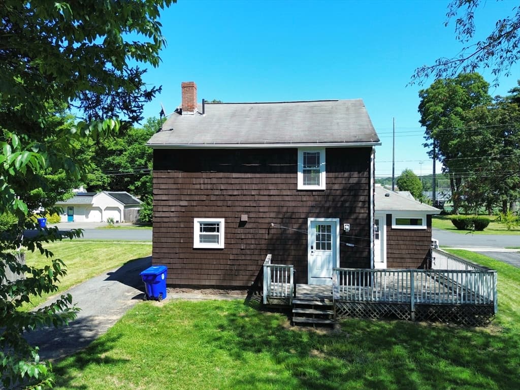 Single Family Residence at 408 Davis St, Greenfield MA 01301, Greenfield, photo 4 of 26