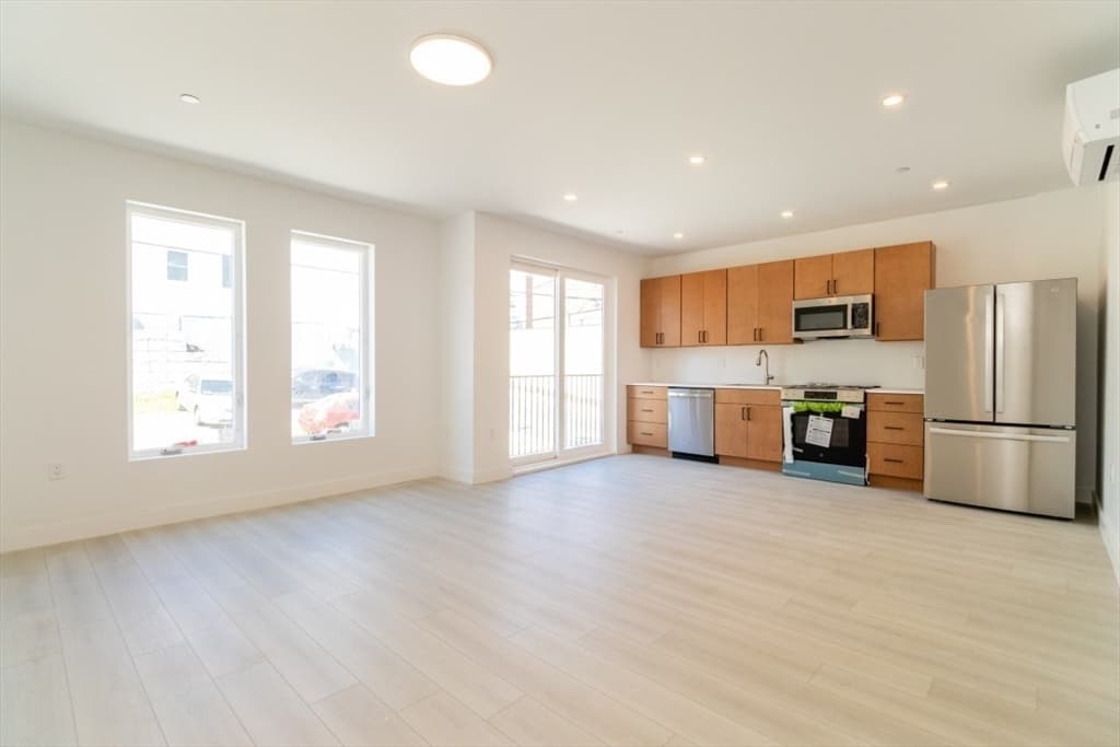 150 Williams # 14, Chelsea MA 02150
