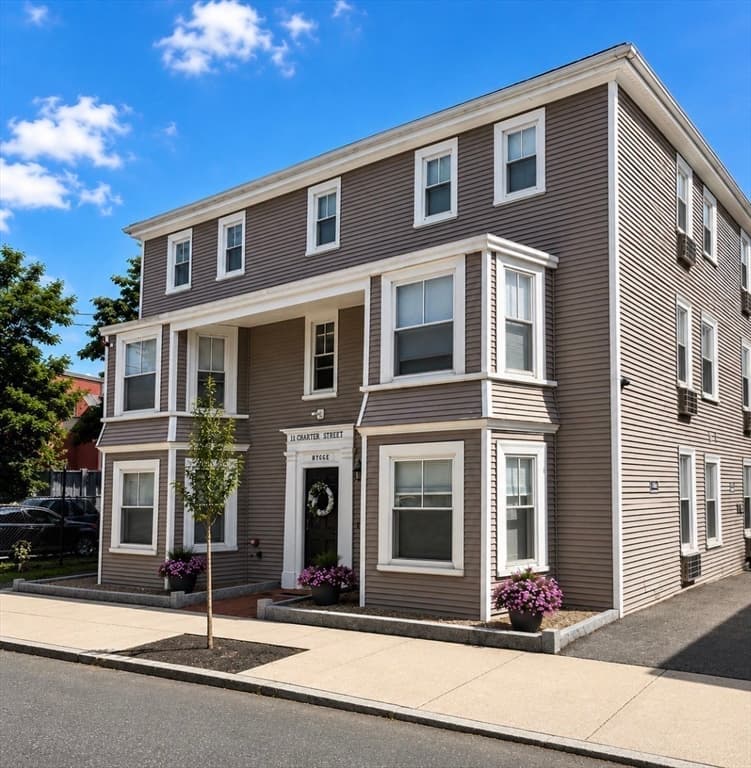 11 Charter St, Newburyport MA 01950 photo 2