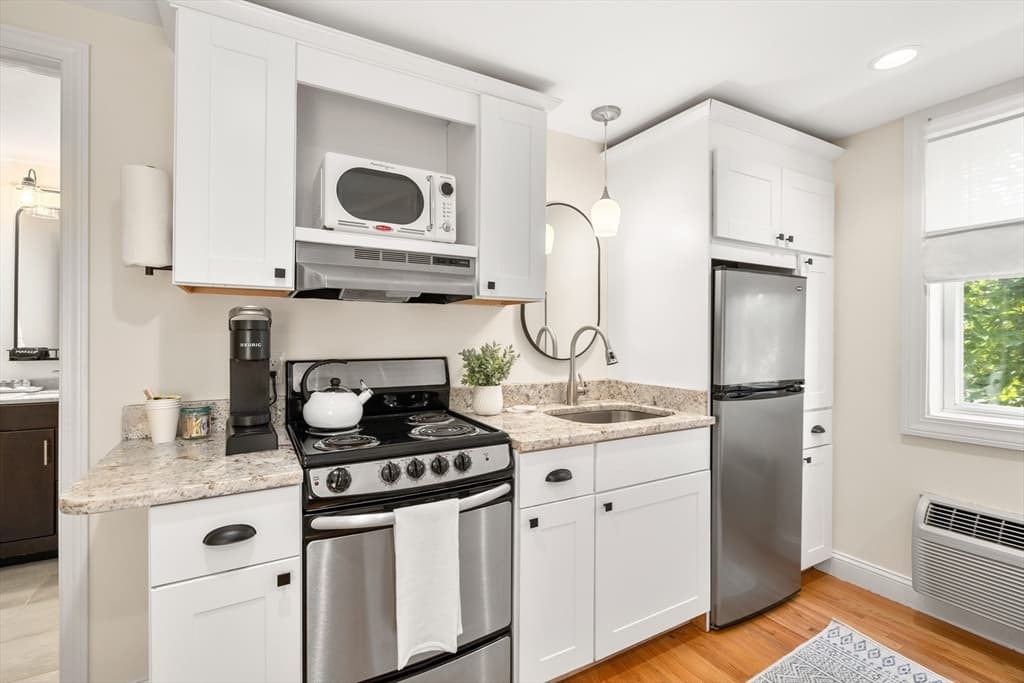 11 Charter St, Newburyport MA 01950 photo 8