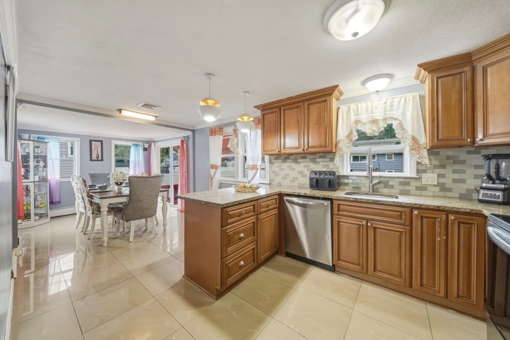 280 Ettrick St, Brockton MA 02301 photo 13