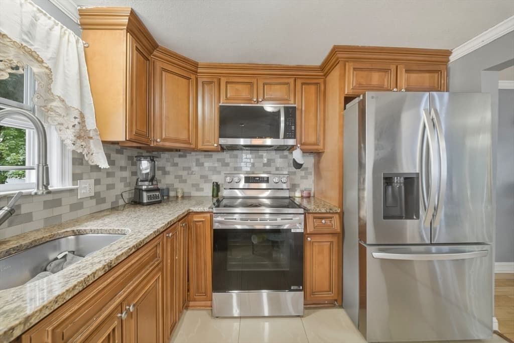 280 Ettrick St, Brockton MA 02301 photo 12
