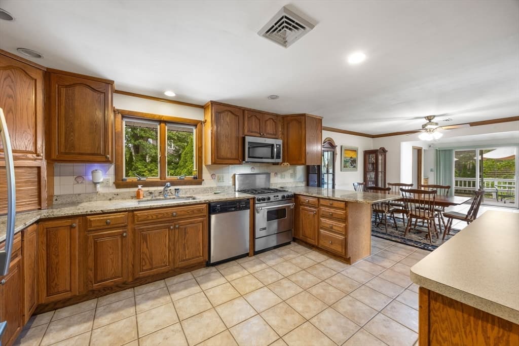 2 Franconia Ave, Wareham MA 02571 photo 17