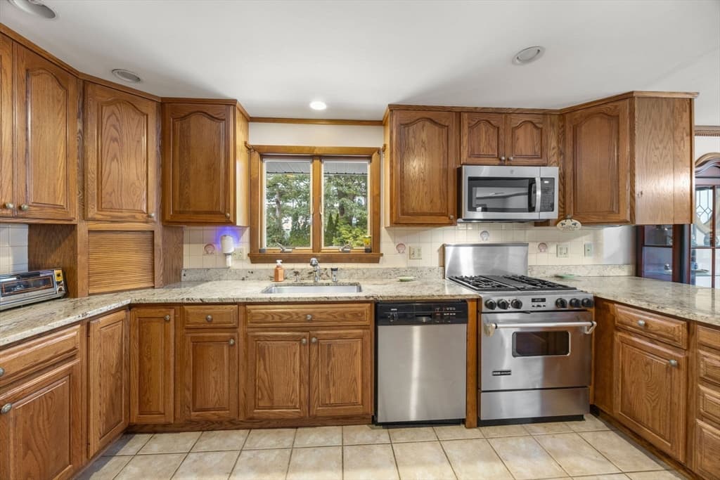 2 Franconia Ave, Wareham MA 02571 photo 16