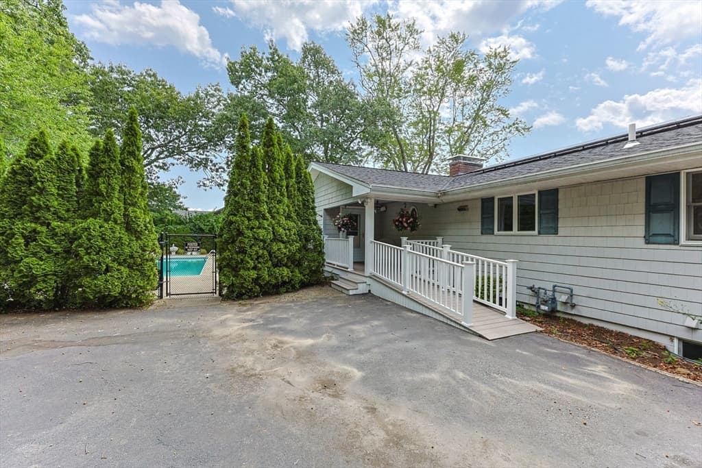 2 Franconia Ave, Wareham MA 02571