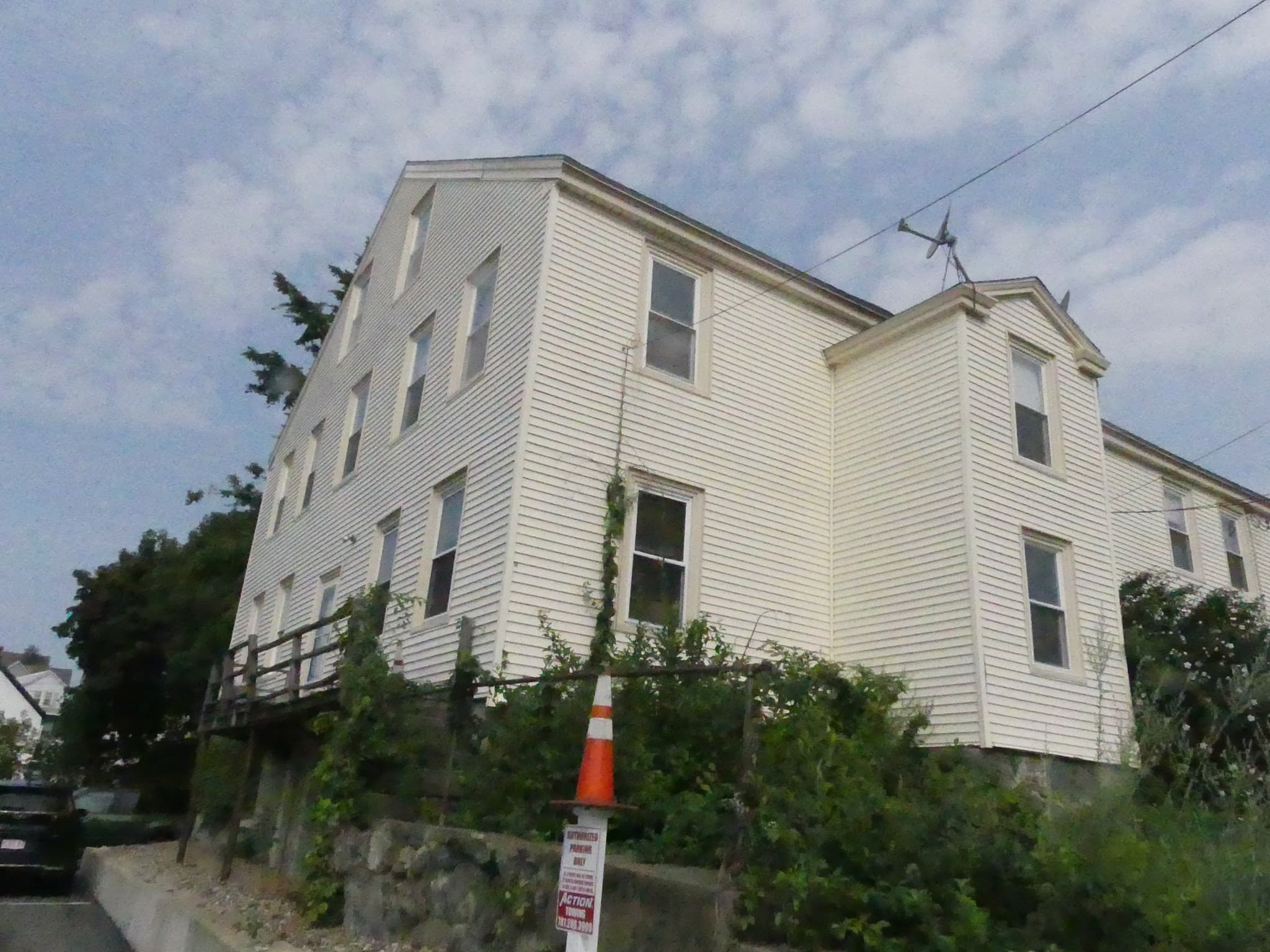4 Family at 14 Summit Ave, Beverly MA 01915, Beverly, photo 3 of 6
