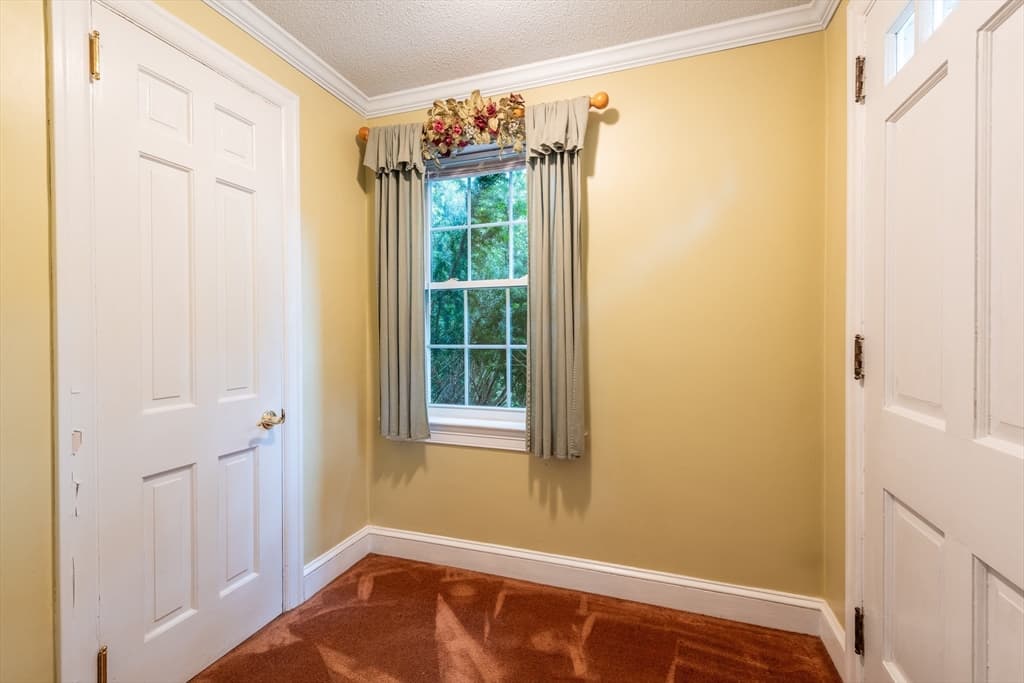 289 Morgan St, South Hadley MA 01075 photo 3