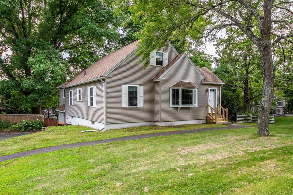 289 Morgan St, South Hadley MA 01075