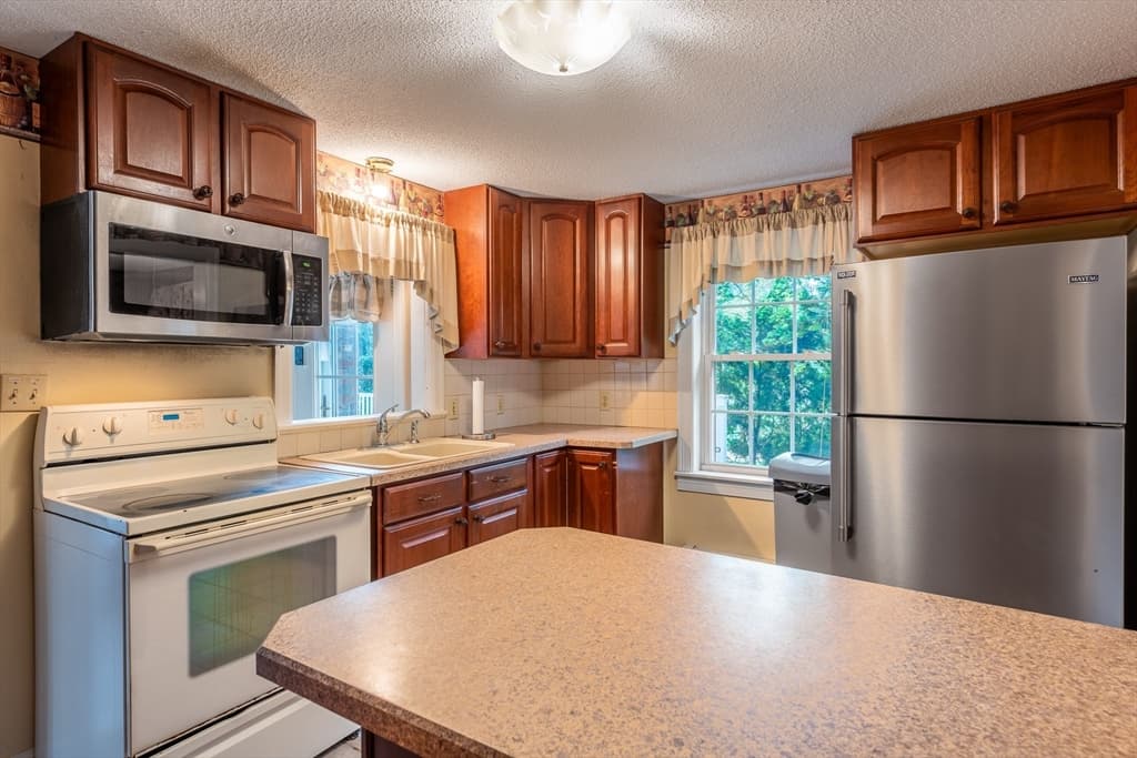 289 Morgan St, South Hadley MA 01075 photo 10