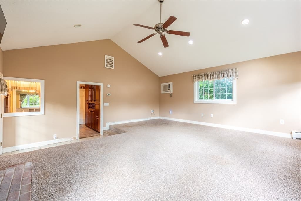 289 Morgan St, South Hadley MA 01075 photo 15