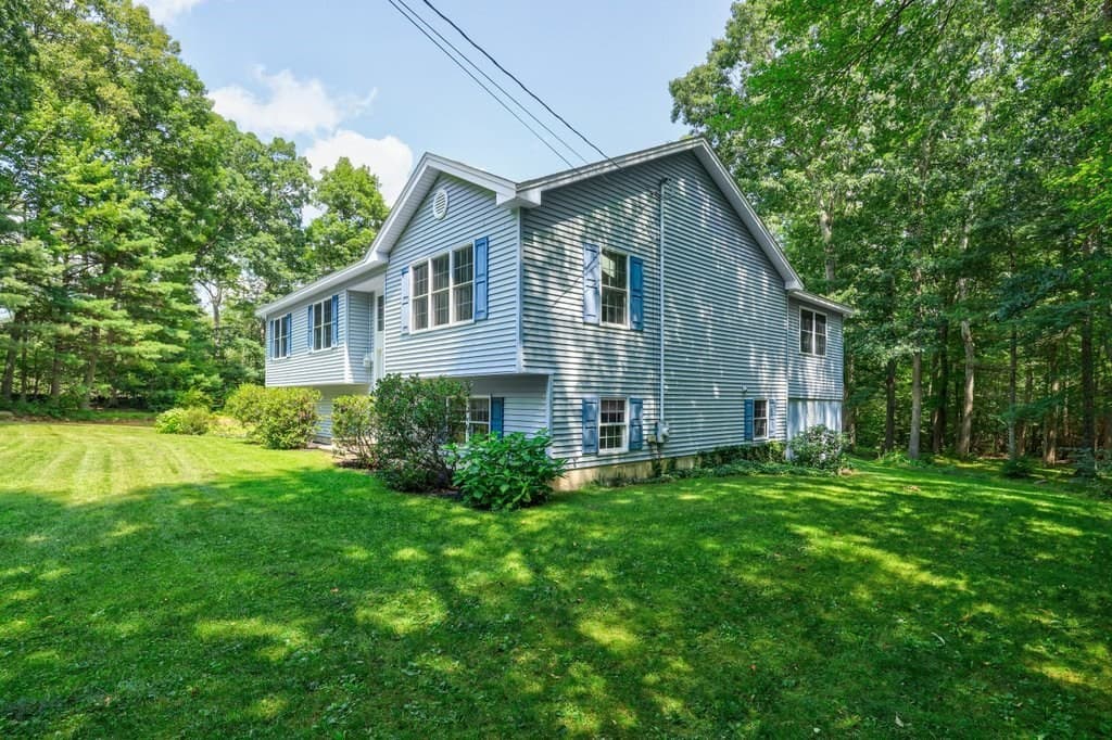 23 Sherwood Dr, Spencer MA 01562 photo 2