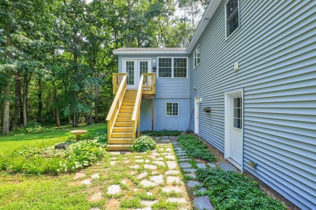 Single Family Residence at 23 Sherwood Dr, Spencer MA 01562, photo 5 of 41