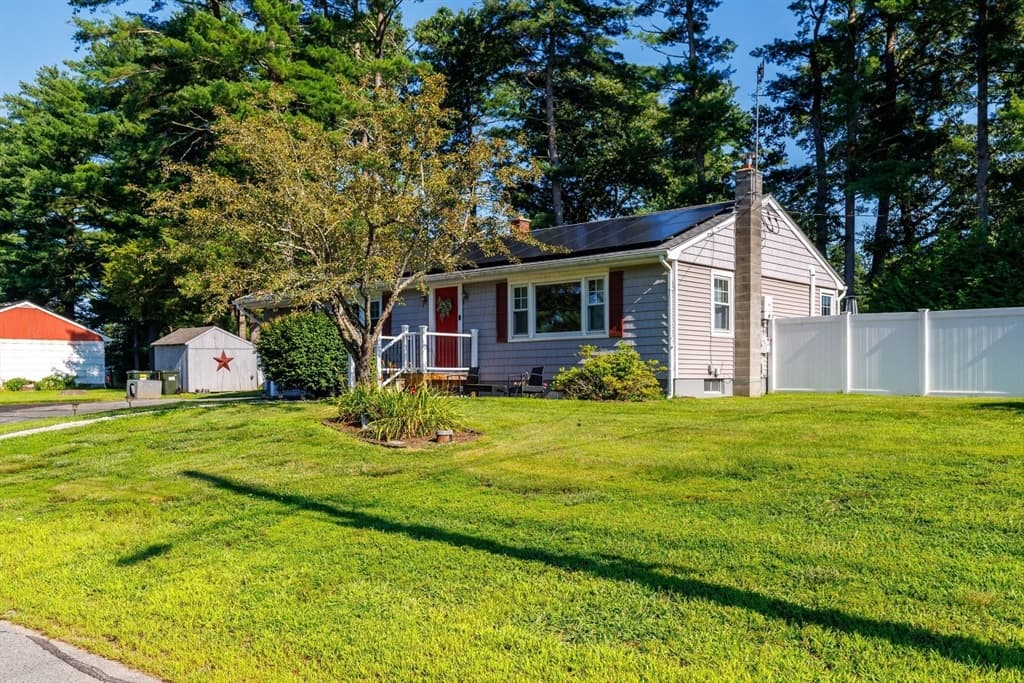 6 Elaine St, Webster MA 01570 photo 3