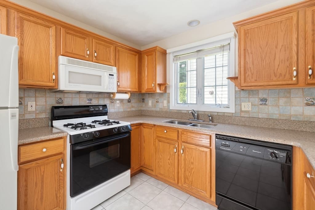 52 Birdie Ln # 52, Tewksbury MA 01876 photo 5