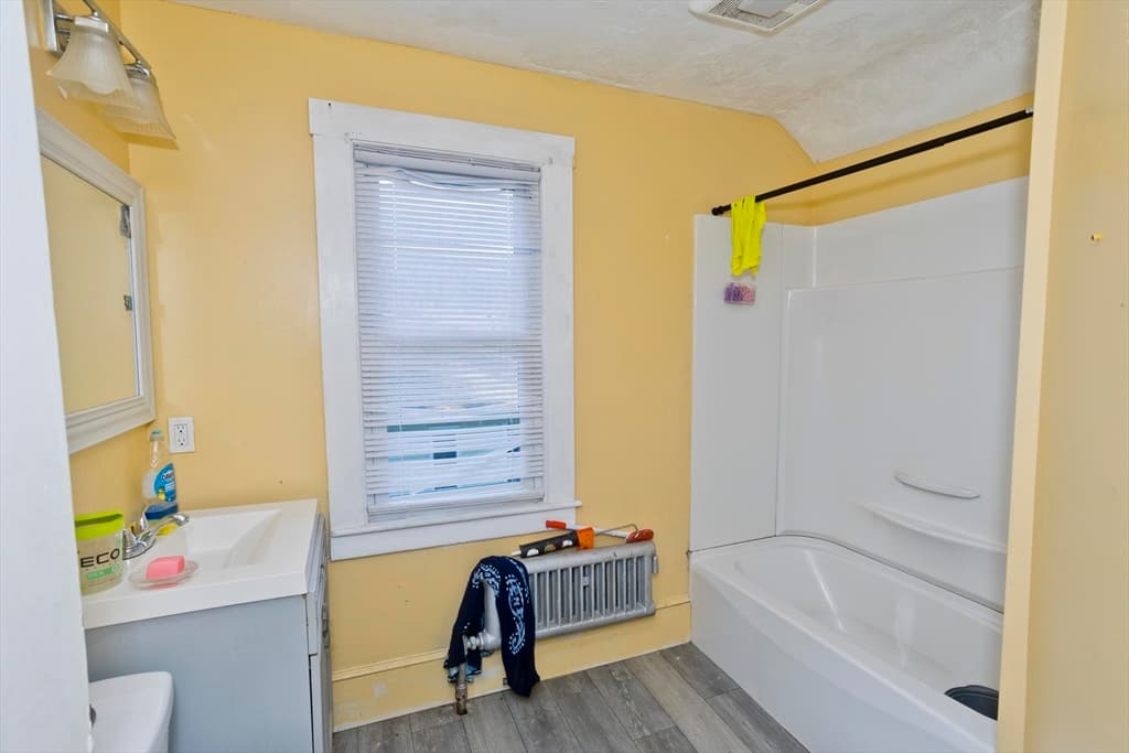 Single Family Residence at 173 Albemarle St, Springfield MA 01109, Springfield, photo 9 of 22